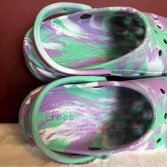 CROCS women’s classic platform marbled clogs shoes, size 8, green & purple - Picture 9 of 9